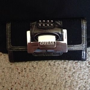 guess trifold wallet