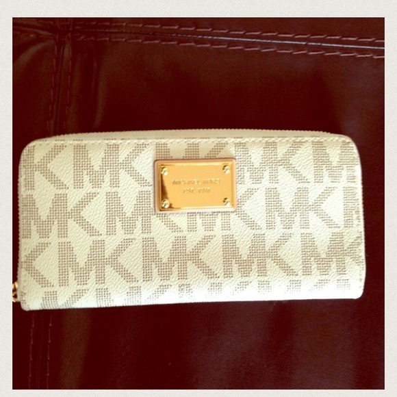 Authentic mk wallet... :) 🎉🎉🎉