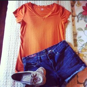 Pumpkin V-neck tee