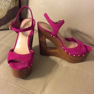 Jessica Simpson hot pink cut out wedges