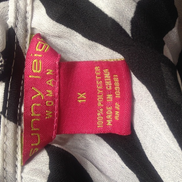 SOLD IN BUNDLE✌🏼️ - Picture 3 of 3