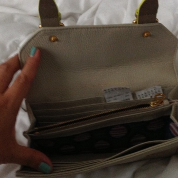 LOOKING FOR - Picture 2 of 3