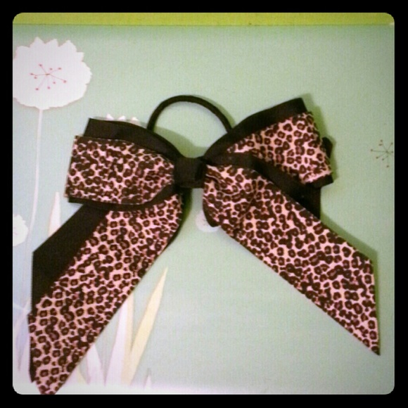 Cheer bow - Picture 1 of 1