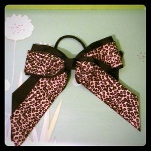 Cheer bow