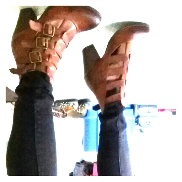 🔴🔴 sold 🔴🔴Dark camel boots with heel