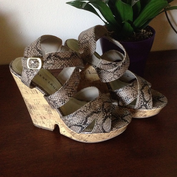 Chinese Laundry Wedges - Picture 2 of 2