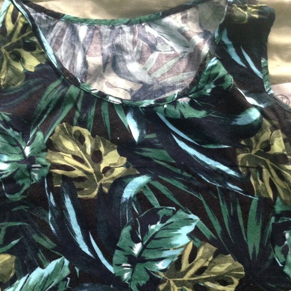 Cute summer crop top!Can be combined with anything