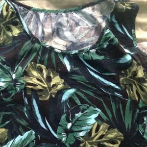 Cute summer crop top!Can be combined with anything