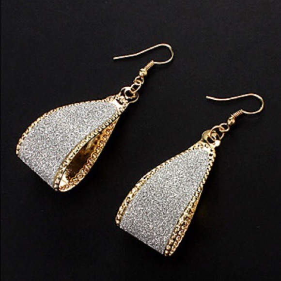 Be daring. Silver sparkle chunky hoops! 🌟