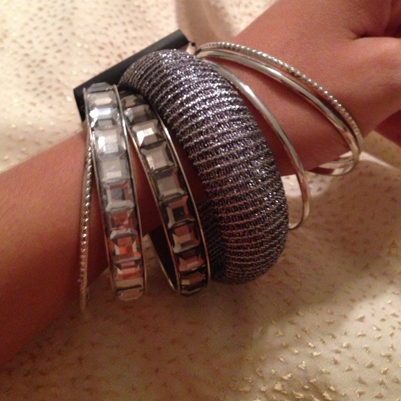 Never worn Bangle set!
