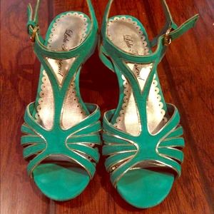 **super cute** Teal wedges