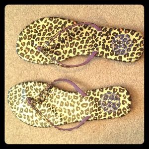 ✨Cheetah flip flops✨