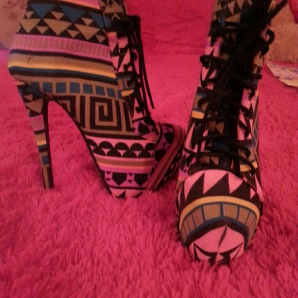 Heels - Picture 2 of 3