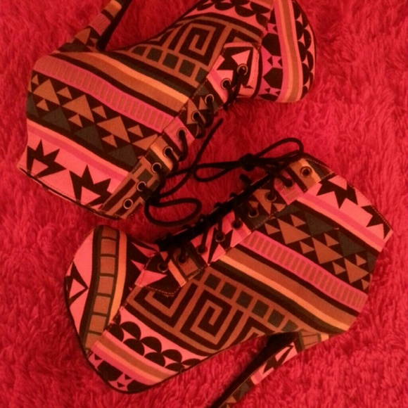 Heels - Picture 3 of 3