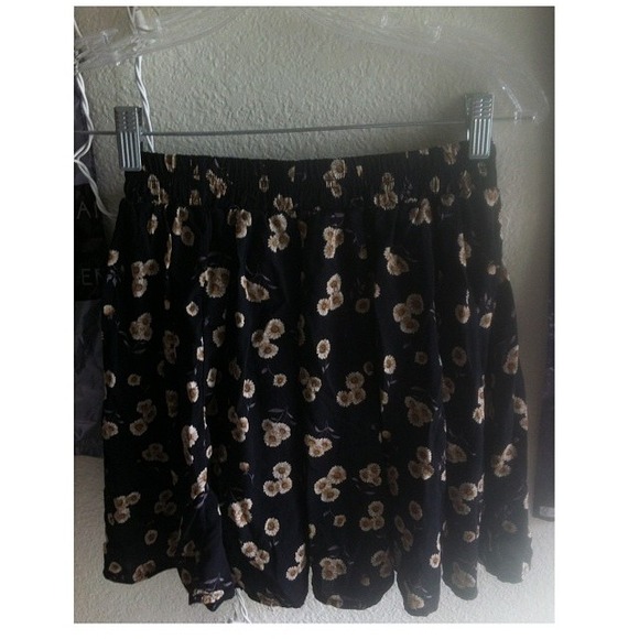 Brandy Melville daisy heather skirt