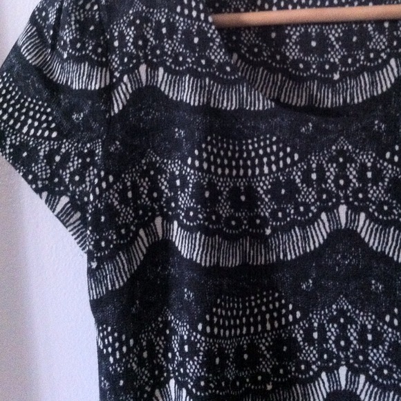 🌸Black + White Pattern Dress🌸 - Picture 2 of 2