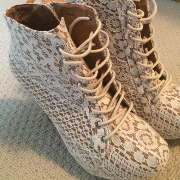 White laced boot-heels