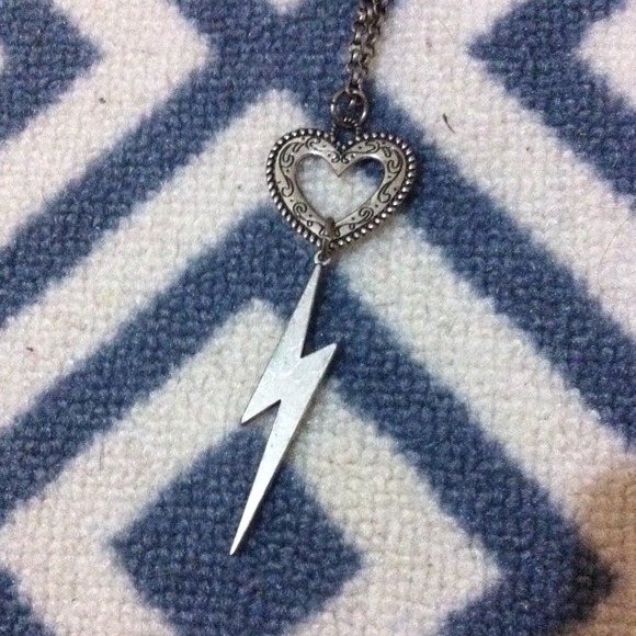 Long chain necklace - Picture 1 of 3