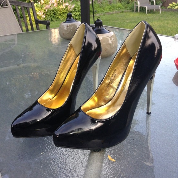 Sky high patent stilettos - Picture 1 of 4