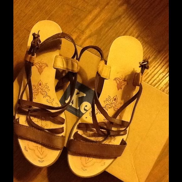 Sandles