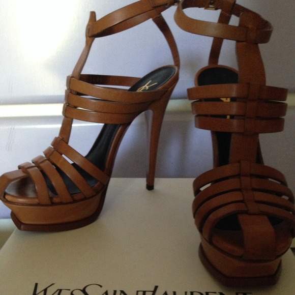 🎉🎉🎉 SOLD 🎉🎉🎉 YSL gladiator heels - Picture 3 of 4