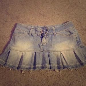 Pleated denim skirt