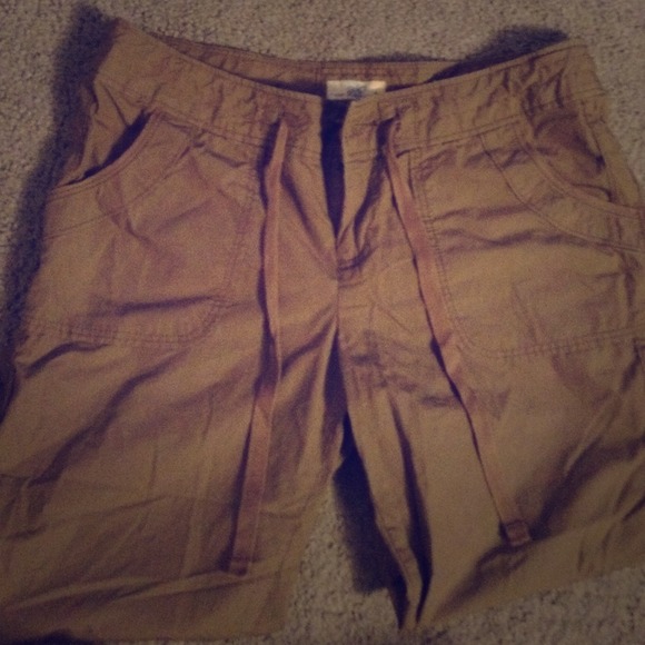 Taupe cargo capris