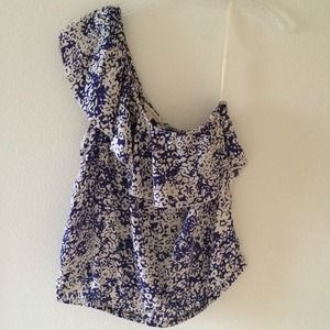 🔴SOLD🔴Cute Single Shoulder Shirt