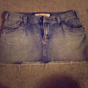 Frayed mini denim skirt