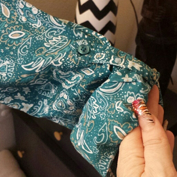 Turquoise blouse - Picture 3 of 4