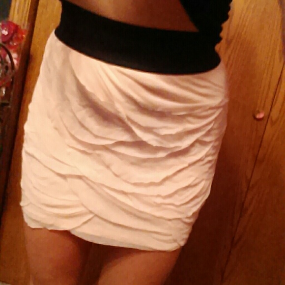 Express, small gathered ruffled skirt