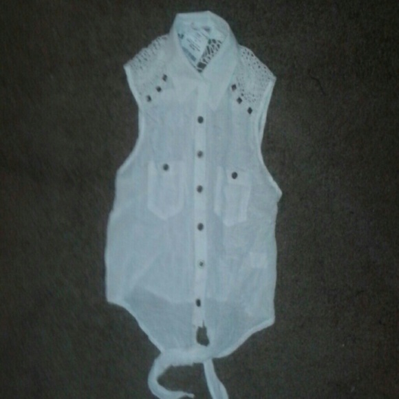 Sleeveless Shirt