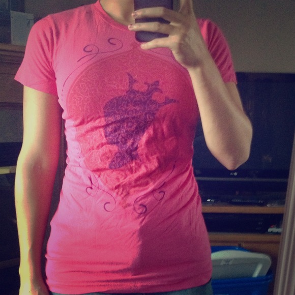 Pink Seer t-shirt.