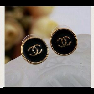 Chanel earring stud