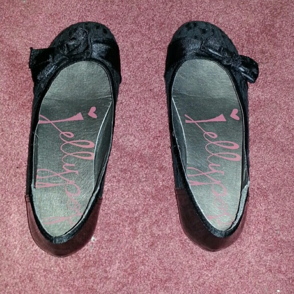 Black lace flats