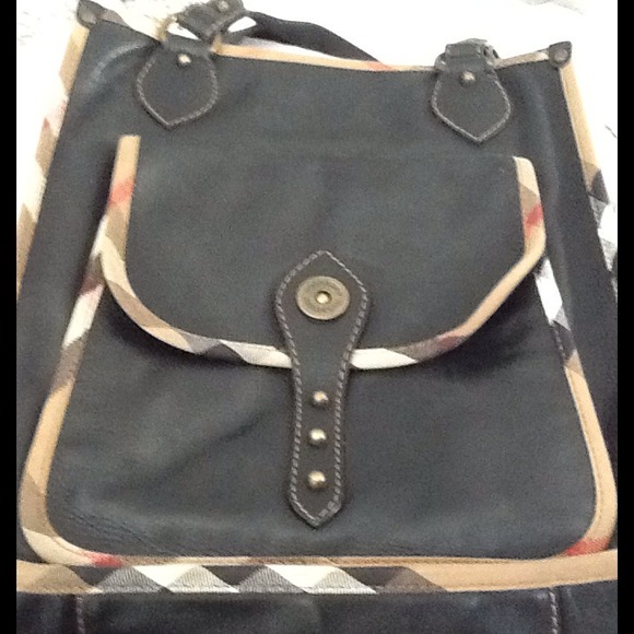 Burberry Handbags - Authentic Burberry Women's Tote in genuine leather Burberry Handbags - Authentic Burberry Women's Tote in genuine leather