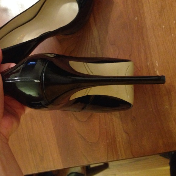 SOLD!! Enzo Angiolini Black Patent Heals - Picture 2 of 4