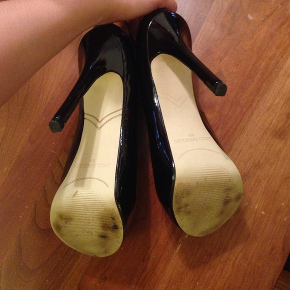 SOLD!! Enzo Angiolini Black Patent Heals - Picture 3 of 4