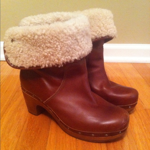 SOLD ❌ UGG "Amoret" Boots