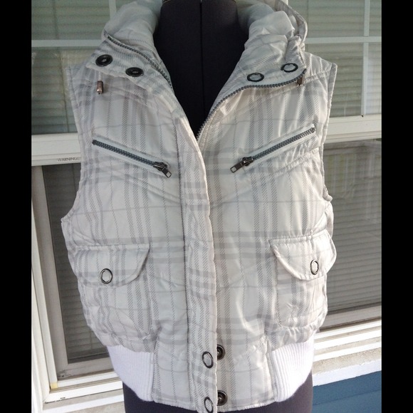 Wet Seal Jackets & Blazers - Wet Seal Plaid Cropped Puffy Hooded Vest