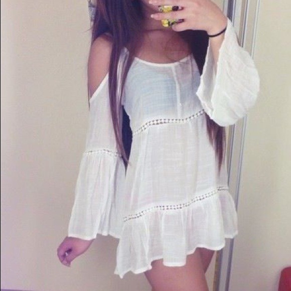 NWOT White Boho Cold shoulder Bell sleeved dress
