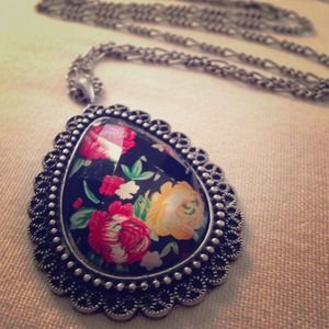 Vintage flower gem pendant necklace