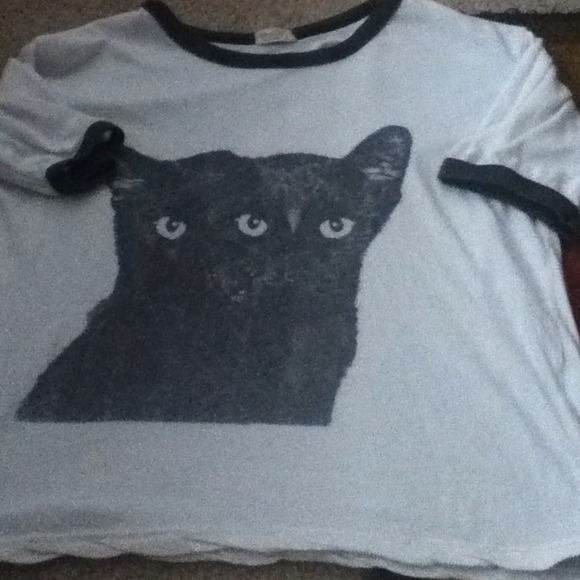 a shirt/crop top
