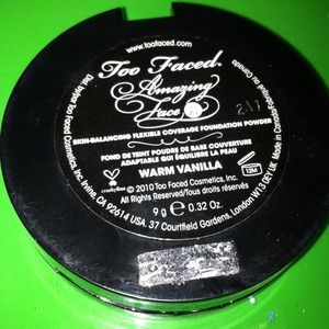 Too Faced Amazing Face Powder Foundarion W Vanilla