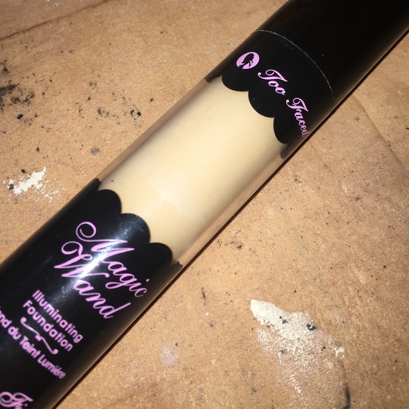 Too Faced Magic Wand Illuminating Foundation