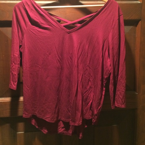 AMERICAN EAGLE TSHIRT: RUNS SMALL - Picture 2 of 2