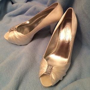 Off-white Satin Michaelangelo Pumps