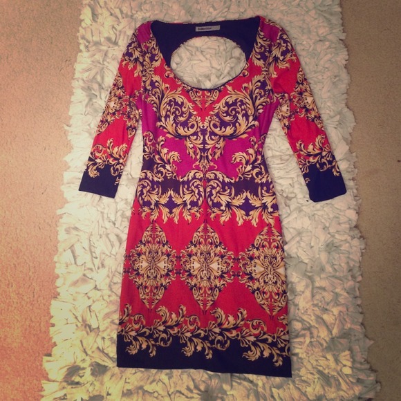 Retro print open-back long sleeve dress