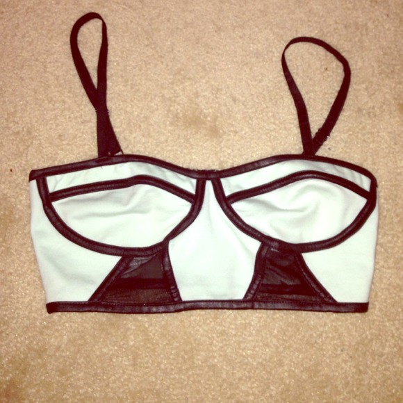Kendal & Kiley crop top