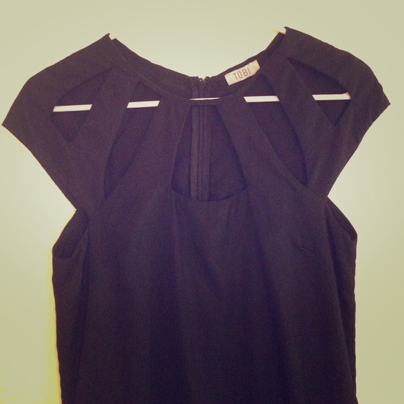 Black short sleeve cut-out chest detail dress